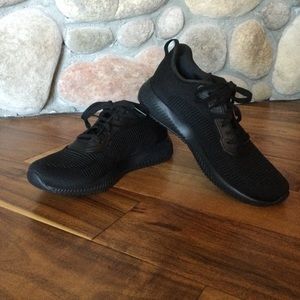 Skechers Woman’s Bob Squad Tough Talk Sneakers Womans size 8.5